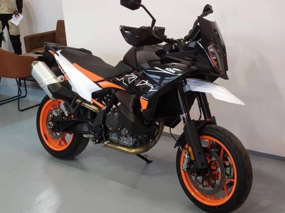KTM 890 SMT 2024 SKLADEM (NOVÁ, 2024), 269.900 Kč