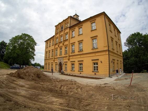 Třemešek – Zámecká kavárna (a pár interiérů)