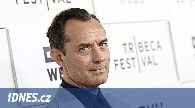 Špatný tah. Jude Law prozradil, které role v romantické komedii lituje - iDNES.cz