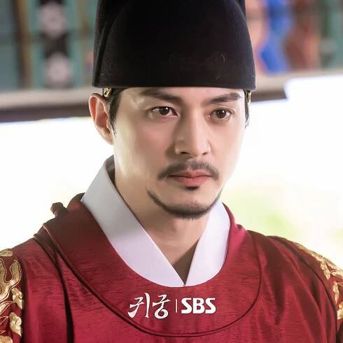 Kim Ji Hoon on playing his first king character in 'The Haunted Palace' - MyDramaList News
