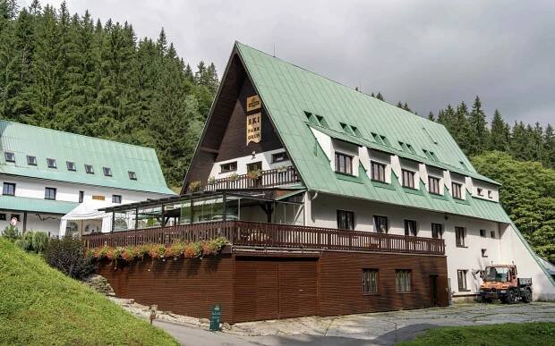 CHKO Beskydy blízko Pusteven: Staré Hamry ve Ski Parku Gruň se snídaněmi a možností využít saunu nebo e-kola