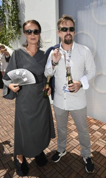 Ukázali krásnou rodinu: Lenka Vlasáková a Jan Dolanský vzali do Varů všechny společné děti