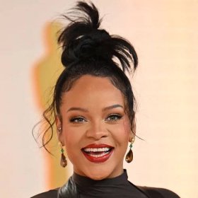 Rihanna Just Keeps Getting Blonder and Blonder by the Minute — See the Photos