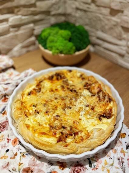 Elizabeth Lore: RECEPT NA SLANÝ KOLÁČ Z LISTOVÉHO TĚSTA