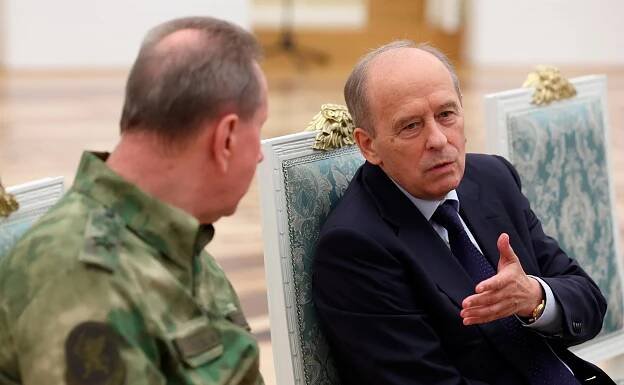Before the meeting on preparations for the Russian-American summit, to be held on August 15 in Anchorage. Director of the Federal Service of National Guard Troops Viktor Zolotov and Director of the Federal Security Service Alexander Bortnikov.