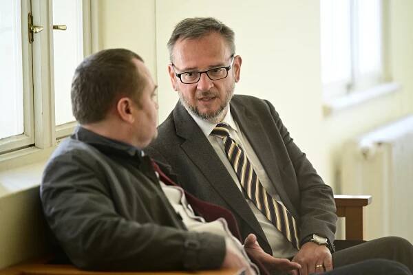 Nečas lhal ve prospěch manželky, soud potvrdil podmínku. Je prvním odsouzeným expremiérem ČR