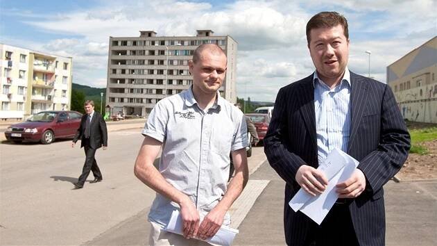 Tomio Okamura v Chanově s poslancem Davidem Kádnerem.
