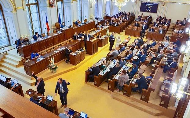 Ve Sněmovně je opět návrh na uzákonění manželství jako svazku muže a ženy. Předložili jej poslanci KDU-ČSL, ODS, ANO, TOP 09 a SPD