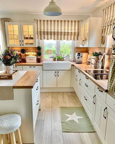 Neutral Cottage Kitchen | Modern kitchen design, Kitchen interior, Cottage kitchen