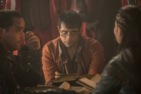 The Outpost - A Throne of Our Own - Z filmu - Reece Ritchie, Anand Desai-Barochia