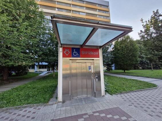 Fotogalerie • Střížkov ♿ (Zastávka autobusu, stanice metra C) • Mapy.com