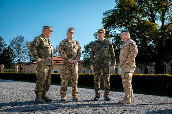 Náčelník Generálního štábu AČR generálporučík Karel Řehka přivítal hosty v liblickém zámku