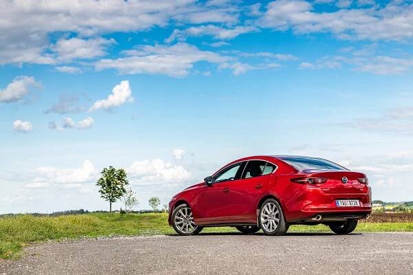 Test Mazda3 sedan Skyactiv-X180 2020: Vynikající kombinace - roadblog.cz