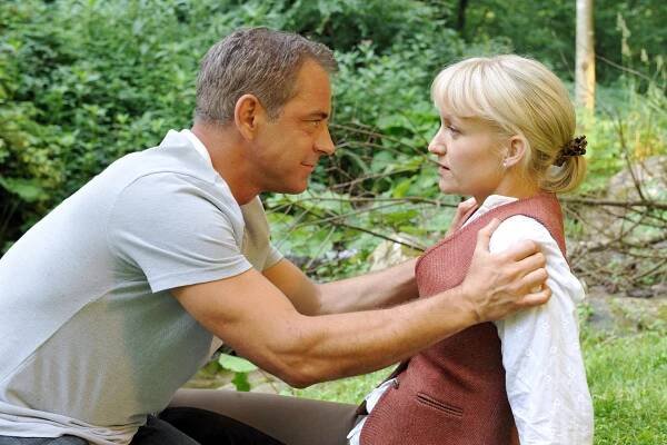 Das Glück dieser Erde - Durchkreuzte Plätze (E08) (2011)