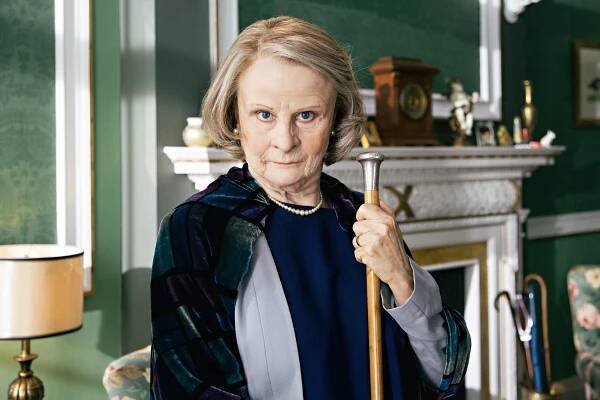 Tracey Ullman on HBO Show, Trump, Weinstein, Angela Merkel