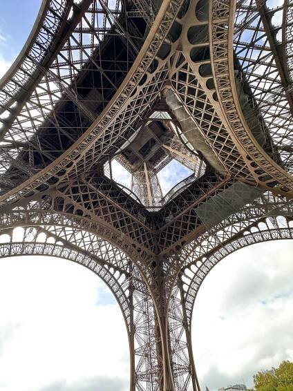 A complete Paris travel guide | Where to stay in Paris France | Best places to stay in Paris France | Most instagrammable restaurants in Paris France | Best things to see in Paris | A Paris France travel itinerary | How to spend one week in Paris France | Top hotels in Paris France | What to wear in Paris in summer 