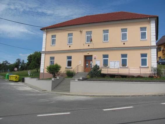 Oprava před obecním úřadem - Oficiální stránky Obce Rudice
