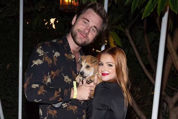 Ariel Winter Dresses Up Her Dogs in Matching Sweaters for Christmas Photos