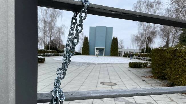Počet úmrtí s covidem v kraji překonal 2000. V krematoriu čelí agresi
