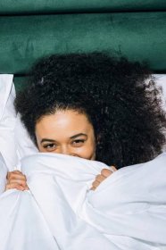 Jak spánek pomáhá vaší pleti? Ráno se můžete probudit krásnější