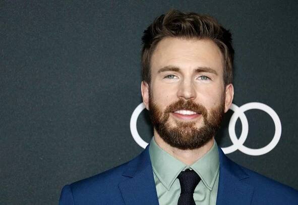 Herec Chris Evans je rodák z amerického Bostonu, který má po matce italské a po otci německé předky.