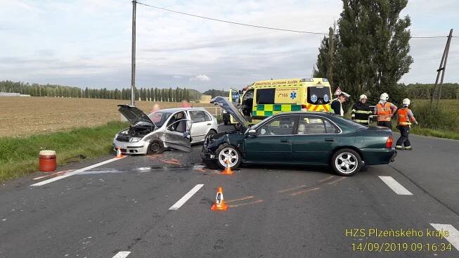 Senior nedal přednost, nehodou zasekl dopravu