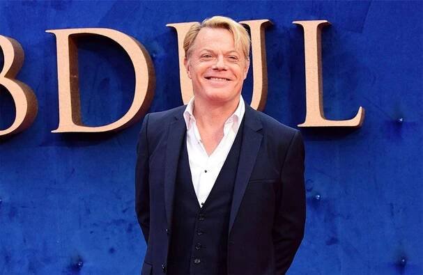 Sneaky Izzard: Teenage Eddie Izzard sneaked into studios - video Dailymotion
