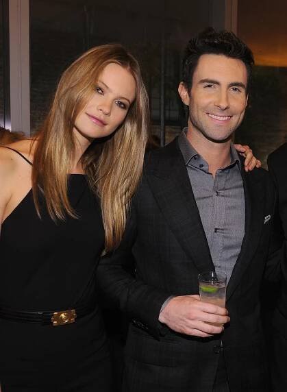Adam Levine z Maroon 5 se zasnoubil s andílkem od Victoria's Secret Behati Prinsloo