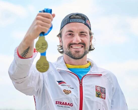 Fuksův zlatý double. Po pětistovce vyhrál v Račicích i olympijský kilometr.