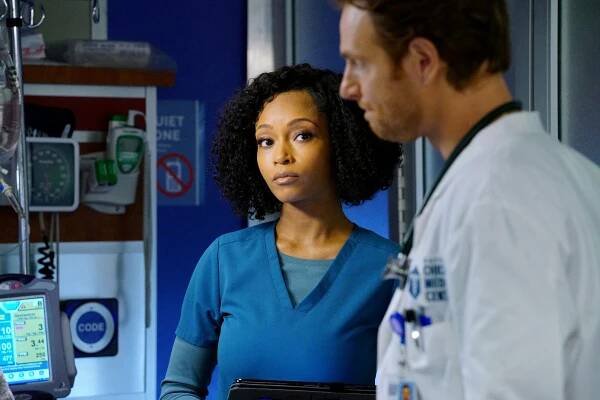 Nemocnice Chicago Med - Lepší je nepřítelem dobrého (S06E07) (2021)