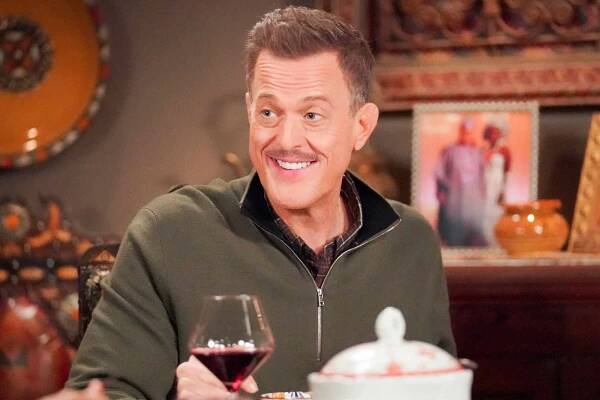 Billy Gardell as Bob