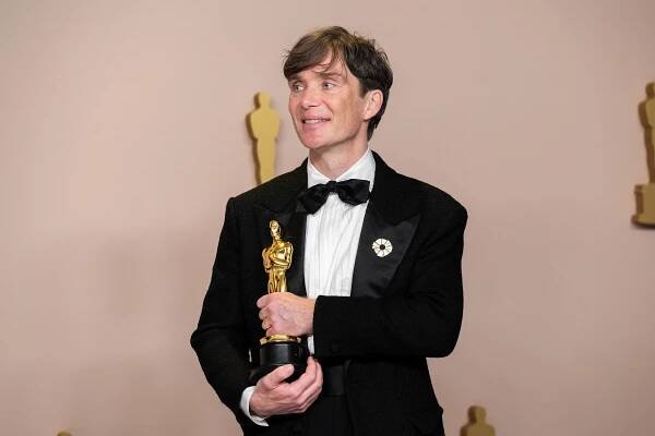 Herec Cillian Murphy.