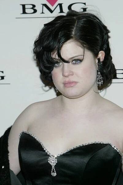 Wow! Dříve oplácaná Kelly Osbourne září v bikinách na obálce časopisu a vypadá senzačně
