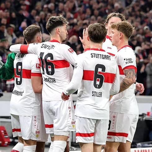 Ermedin Demirovic (VfB Stuttgart) jubelt nach dem Tor zum 1:0 