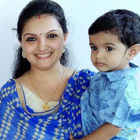 Saranya Mohan with his son