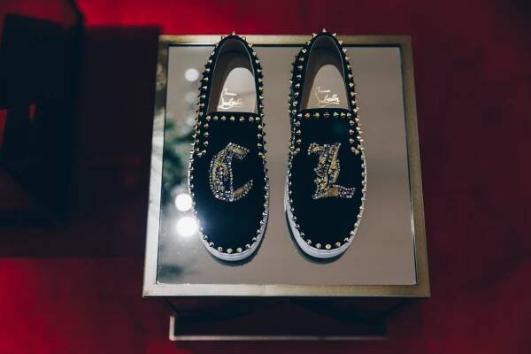 Galerie: Christian Louboutin otevřel v Praze svůj první butik | Elle.cz