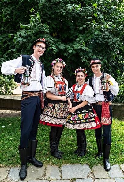 Hodové veselí bavilo Rosice. Městem prošel průvod, vyhrávala Galánka