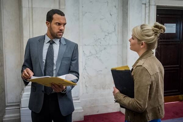 Pátý - Epizoda 4 - Z filmu - O.T. Fagbenle, Hannah Arterton