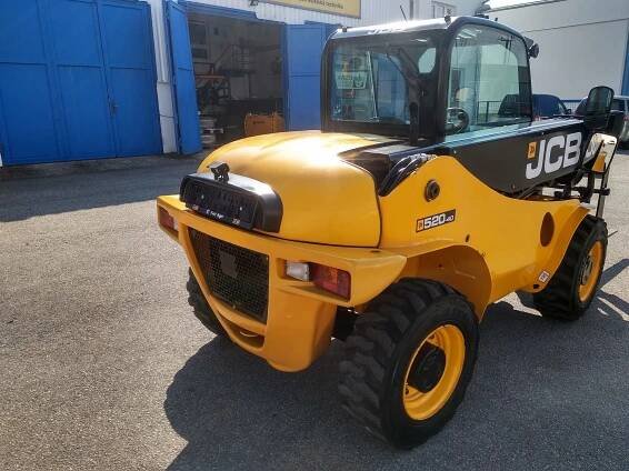 Teleskopický manipulátor JCB Loadall 520-40