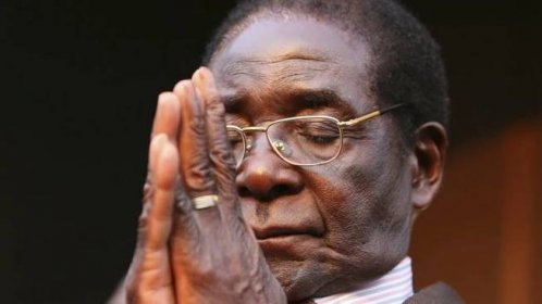 Prezident Zimbabwe Mugabe formálně rezignoval, lidé v ulicích slaví