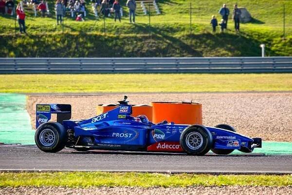 Tomáš Enge se v Mostu představil v monopostu formule 1, ve kterém v roce 2001 závodil v prestižním seriálu.