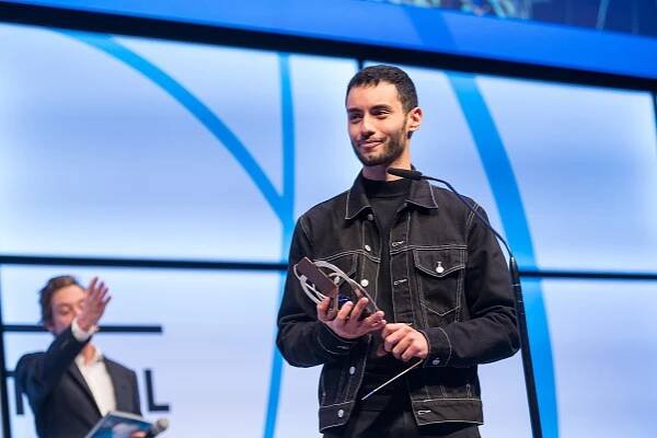 Mehdi Meskar – Upgradeartist