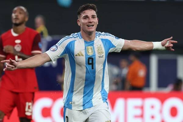 Manchester City Cashes In: Julián Álvarez Joins Atlético Madrid in Record Deal 8