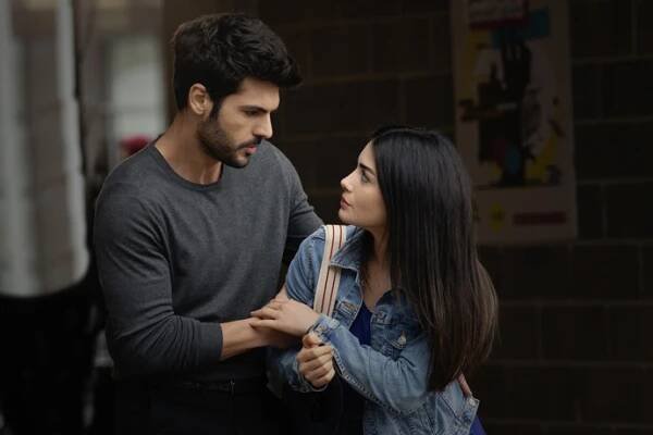 FOTO: Tolga Mendi a Özge Yağız v seriálu Mé lepší já. – stránka 3