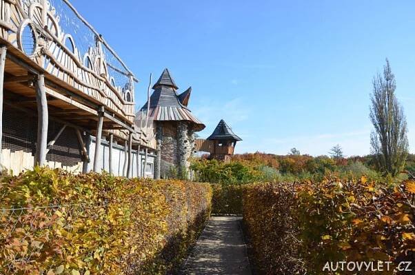 mirakulum milovice zábavní park - bludiště