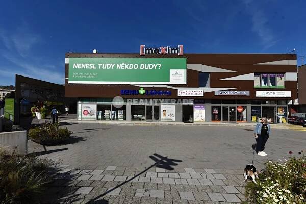 PRONÁJEM KOMERČNÍHO PROSTORU 29,24 M2, 3.NP (HLAVNÍ BUDOVA) - OC MAXIM STRAKONICE - Č. 45 - WWW.REALITYTRADE.CZ - E-MAIL: STRBACKA@REALITYTRADE.CZ - TEL.: 602 271 334