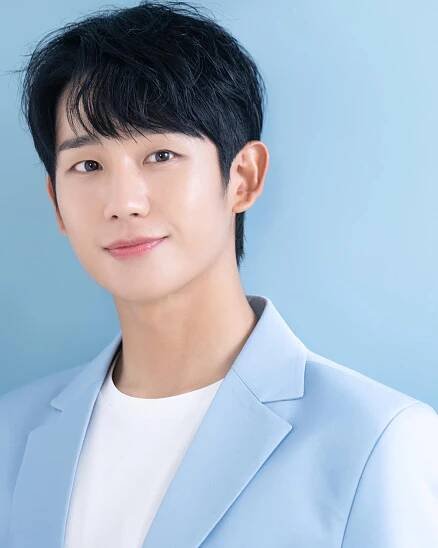 Jung Hae In chce trávit víc času s rodiči. Pomohla mu zkušenost z Cannes, kde představil svůj nový film I, The Executioner