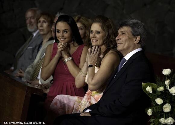 Zuria Vega, Erika Buenfil, Juan Ferrara - Mar de amor - Z filmu