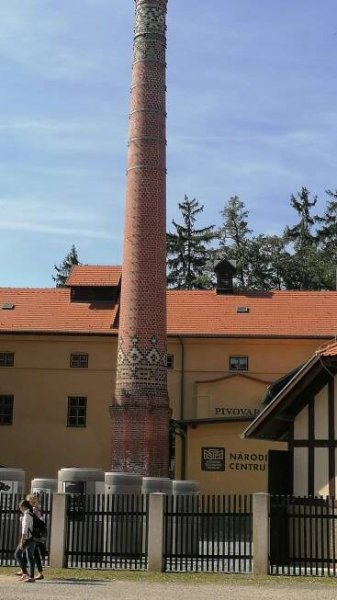 Restaurace v pivovarském šenku má kapacitu 120 míst, v létě je možné posedět na venkovní terase