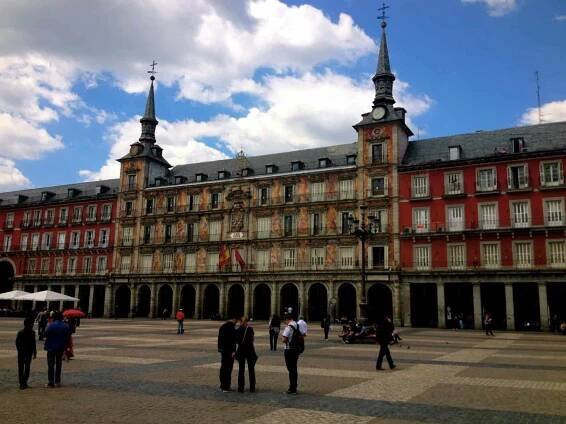 Gay Madrid - los mejores hoteles, bares, y discos gay y más Two Bad Tourists